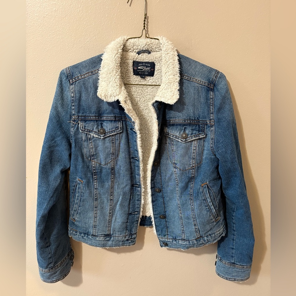 Silver Jeans Co Jean Jacket with Sherpa Lining size Women’s Medium.